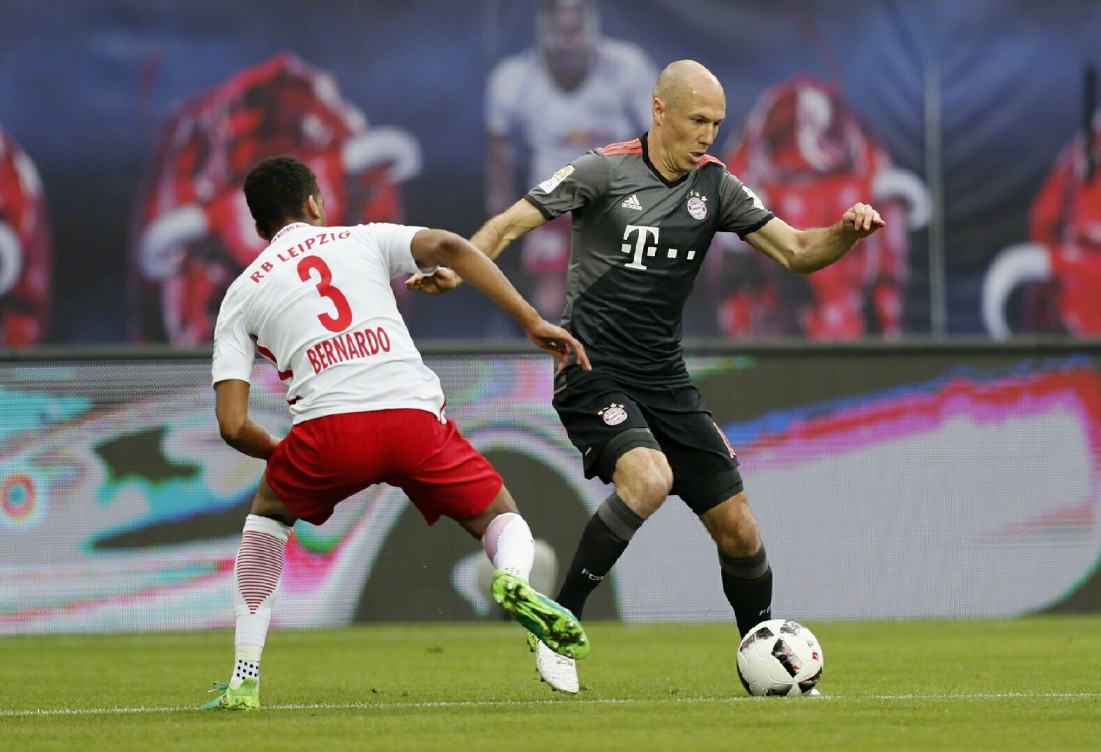 爱游戏入口-莱万多夫斯基精彩进球