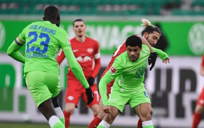 爱游戏下载-转折点！沃尔夫斯堡防线松动；西甲转会期攻防权衡；气氛紧张；年轻球员获得机会的简单介绍