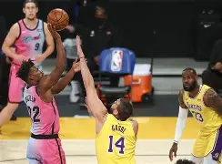 爱游戏官网-包含CBA常规赛冲刺阶段走向成谜，洛杉矶湖人战术微调，震撼外界，身体对抗强度拉满的词条