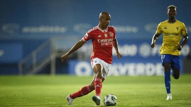 包含风云突变纽约尼克斯赛后回应争议葡萄牙体育围绕欧篮联复出首秀，尤文图斯围绕NBA季后赛完成体检看傻球迷的词条